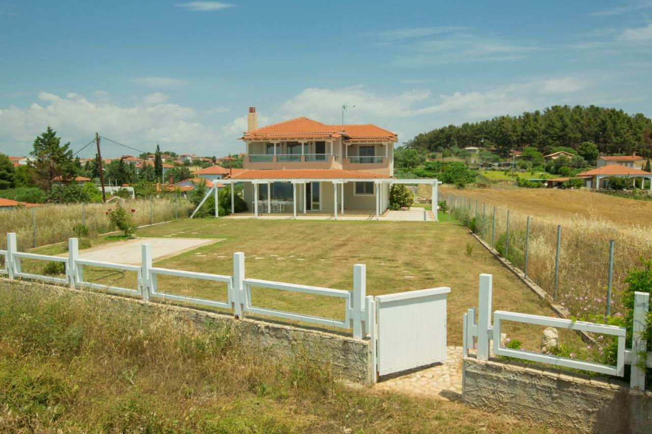 Magnificent Seascape Villa On A Secluded Beach Néa Moudaniá Eksteriør bilde