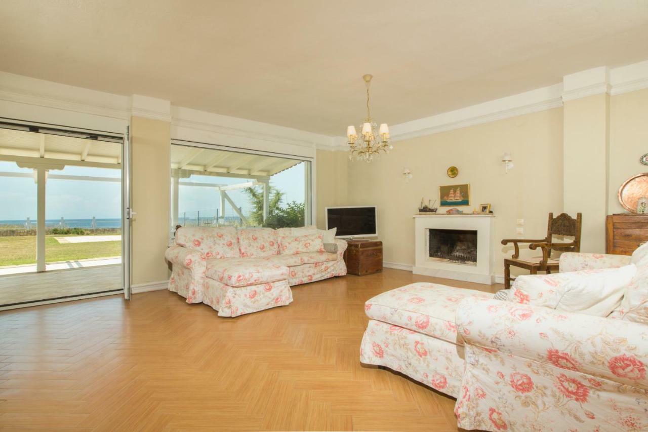 Magnificent Seascape Villa On A Secluded Beach Néa Moudaniá Eksteriør bilde