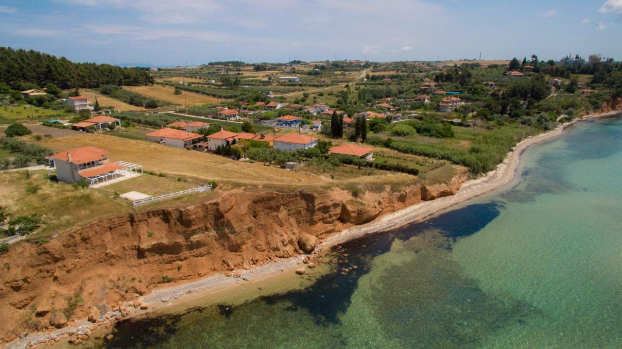 Magnificent Seascape Villa On A Secluded Beach Néa Moudaniá Eksteriør bilde