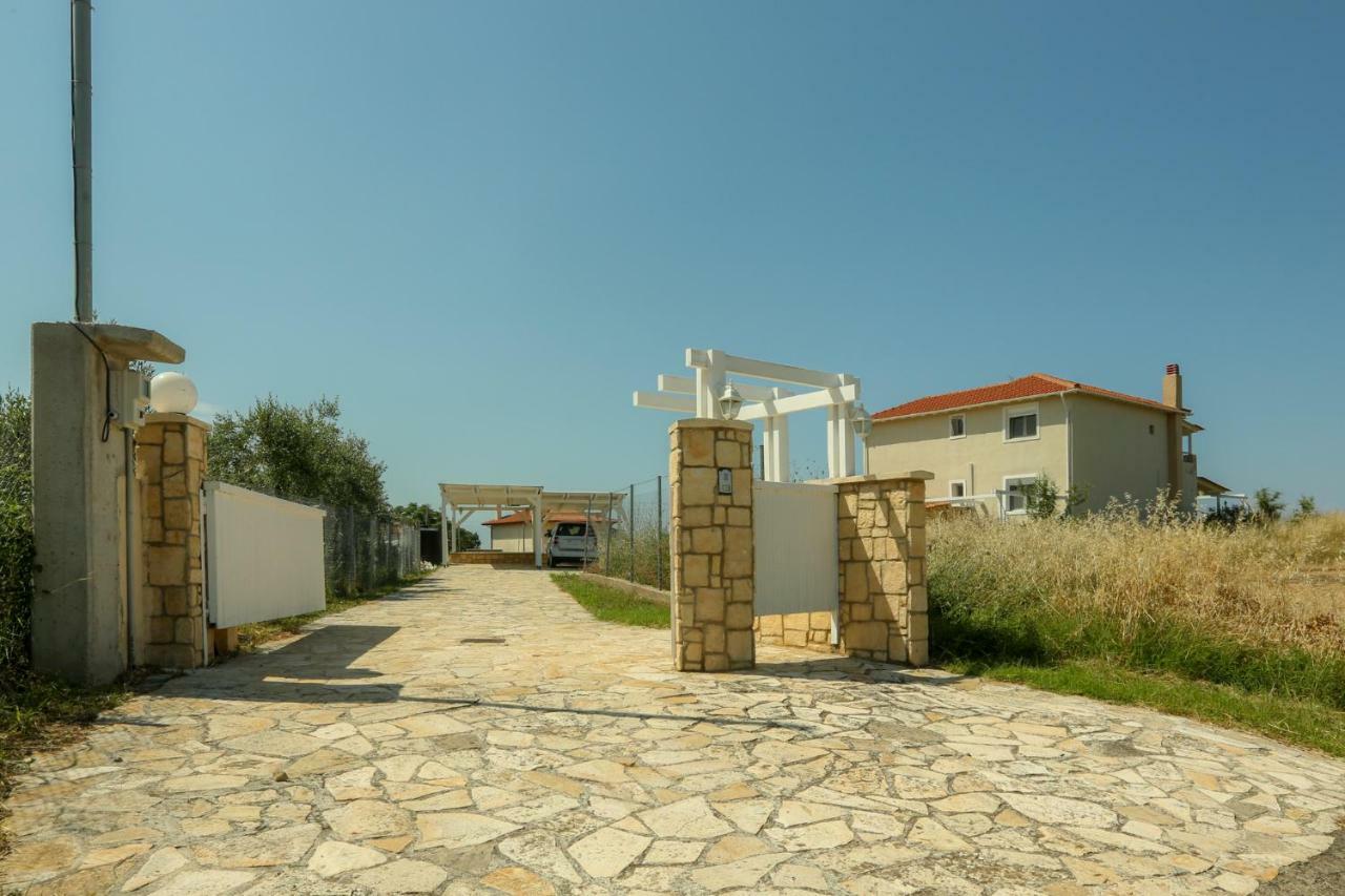Magnificent Seascape Villa On A Secluded Beach Néa Moudaniá Eksteriør bilde