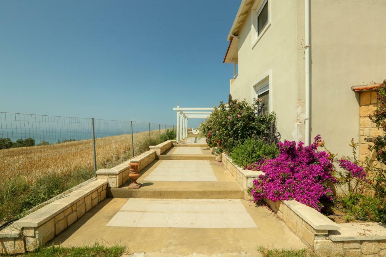Magnificent Seascape Villa On A Secluded Beach Néa Moudaniá Eksteriør bilde
